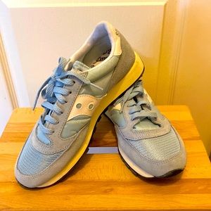 Baby blue, Saucony size 8.5. Like new. Only worn 1-2x